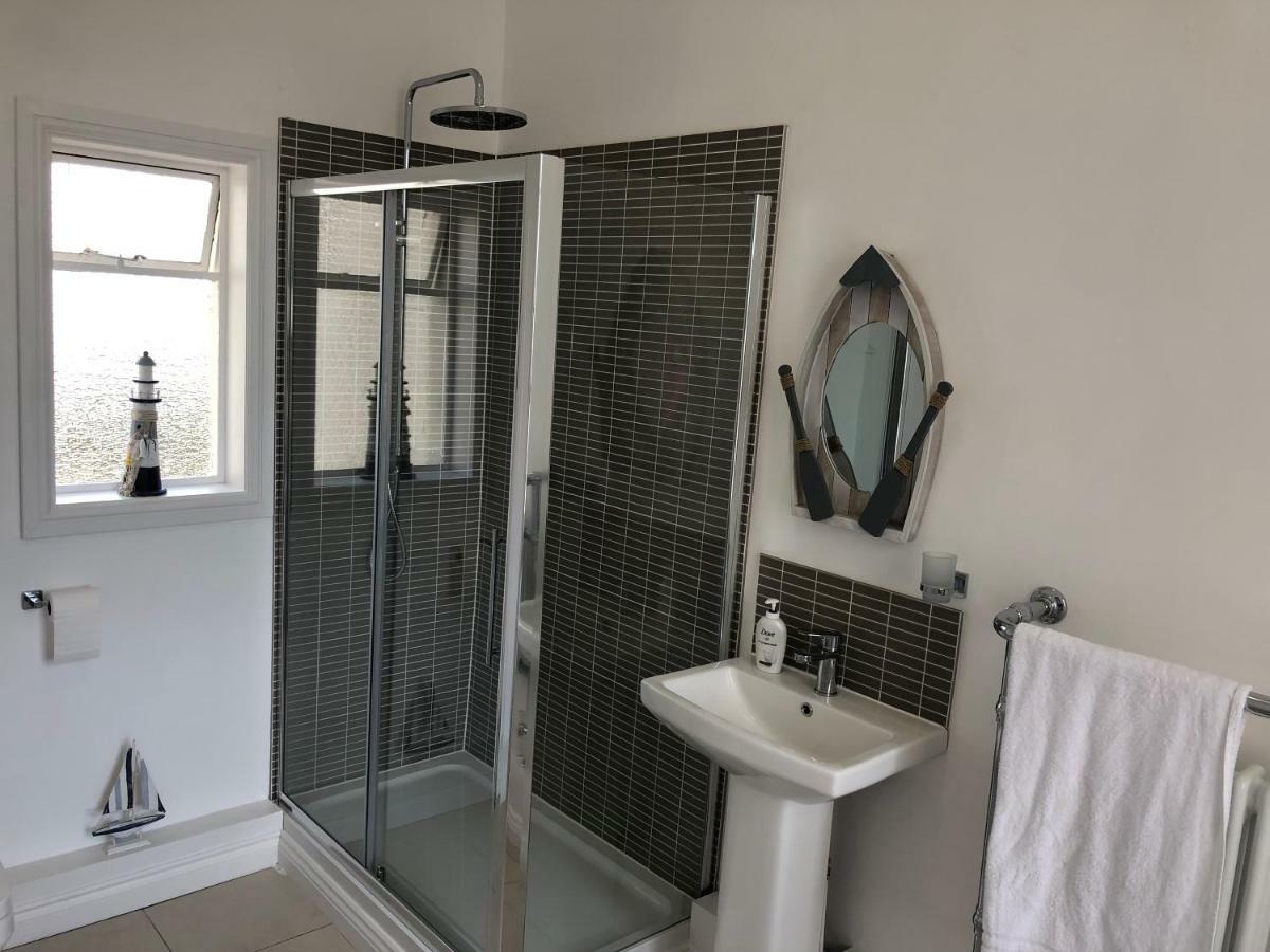 Wight On The Beach, Sleeps 4, Free Off Road Parking, Balcony With Sea Views Ryde  Exterior foto