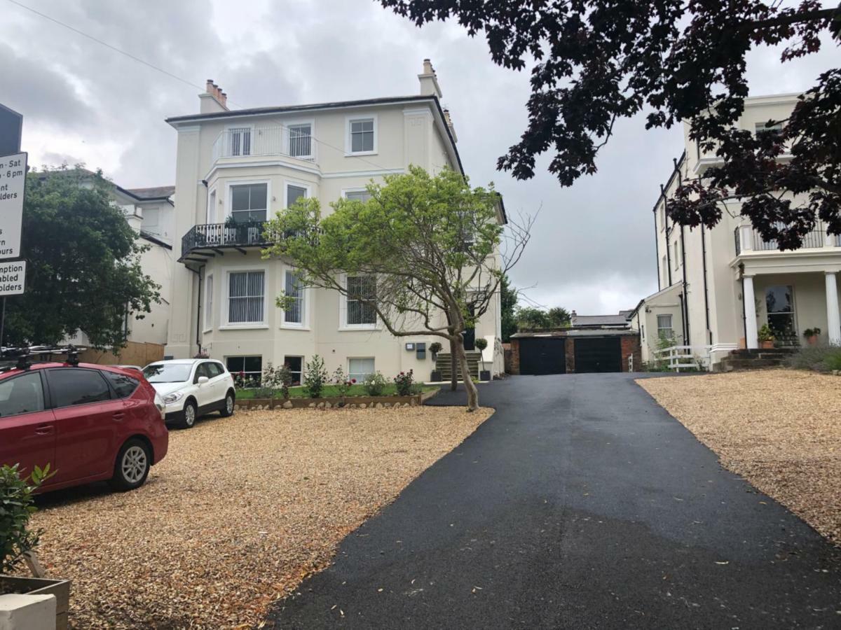 Wight On The Beach, Sleeps 4, Free Off Road Parking, Balcony With Sea Views Ryde  Exterior foto